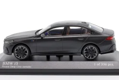 BMW i5 (G60) Baujahr 2023 frozen deep grey metallic 1:43 Minichamps