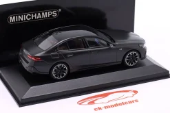 BMW i5 (G60) Baujahr 2023 frozen deep grey metallic 1:43 Minichamps