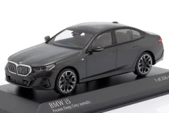 BMW i5 (G60) Baujahr 2023 frozen deep grey metallic 1:43 Minichamps