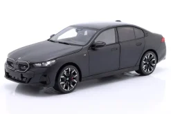 BMW i5 (G60) Baujahr 2023 mattgrau 1:18 Minichamps