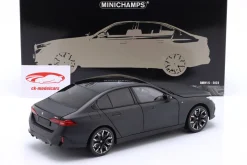 BMW i5 (G60) Baujahr 2023 mattgrau 1:18 Minichamps