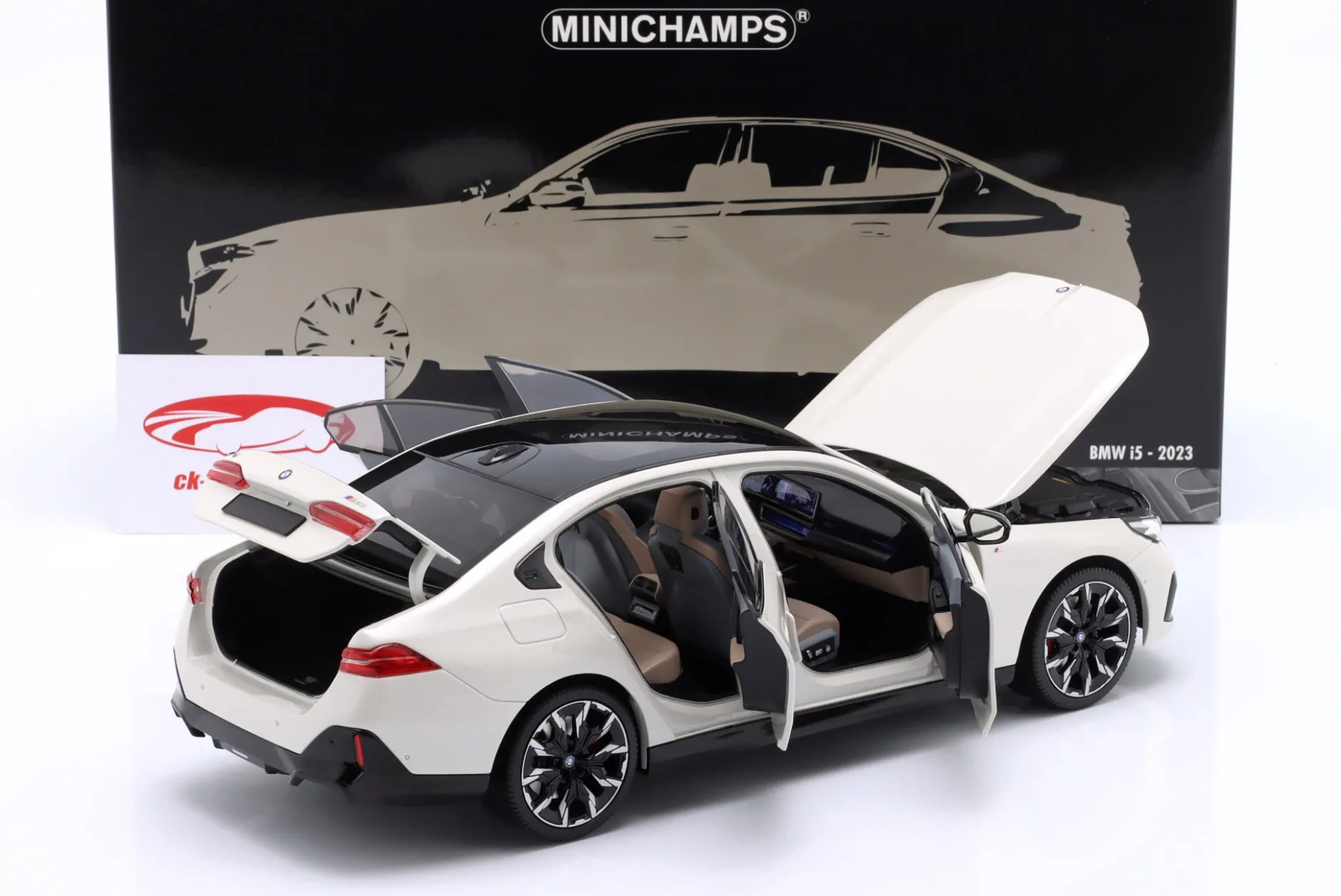 BMW i5 (G60) Baujahr 2023 weiß metallic 1:18 Minichamps