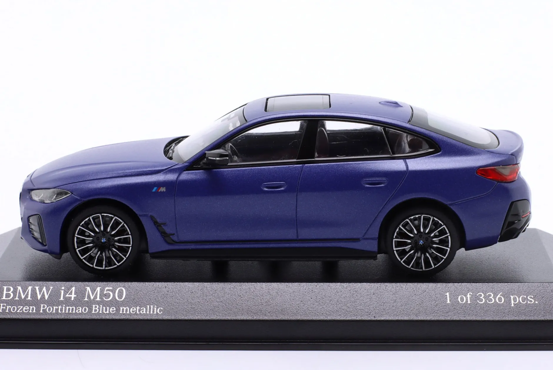 BMW i4 M50 Baujahr 2022 frozen portimaoblau metallic 1:43 Minichamps