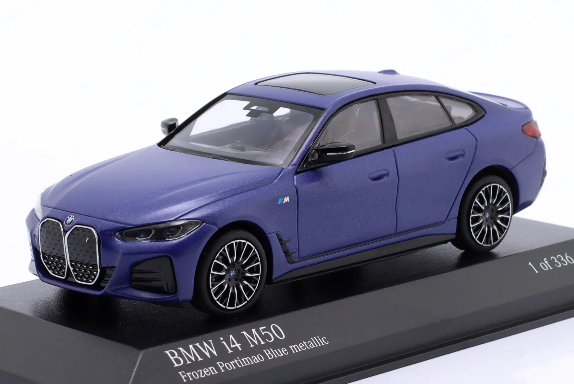 BMW i4 M50 Baujahr 2022 frozen portimaoblau metallic 1:43 Minichamps
