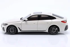 BMW i4 M50 Baujahr 2022 weiß metallic 1:18 Minichamps