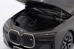BMW i7 M70 (G70) Baujahr 2024 grau metallic 1:18 Minichamps