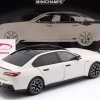 BMW i7 M70 (G70) Baujahr 2024 weiß metallic 1:18 Minichamps