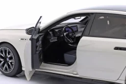 BMW i7 M70 (G70) Baujahr 2024 weiß metallic 1:18 Minichamps