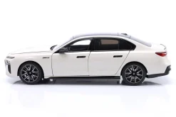 BMW i7 M70 (G70) Baujahr 2024 weiß metallic 1:18 Minichamps