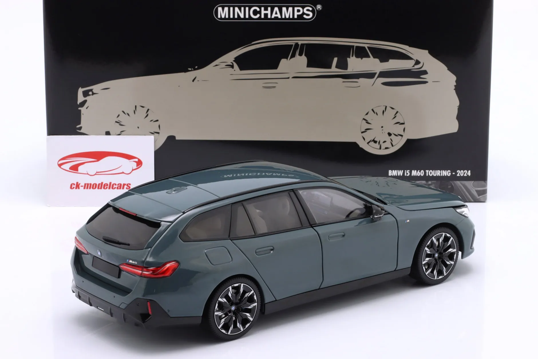 BMW i5 M60 Touring Baujahr 2024 grün metallic 1:18 Minichamps