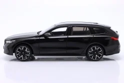 BMW i5 M60 Touring Baujahr 2024 schwarz metallic 1:18 Minichamps