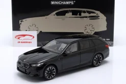 BMW i5 M60 Touring Baujahr 2024 schwarz metallic 1:18 Minichamps