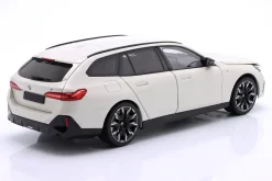 BMW i5 M60 Touring Baujahr 2024 weiß metallic 1:18 Minichamps