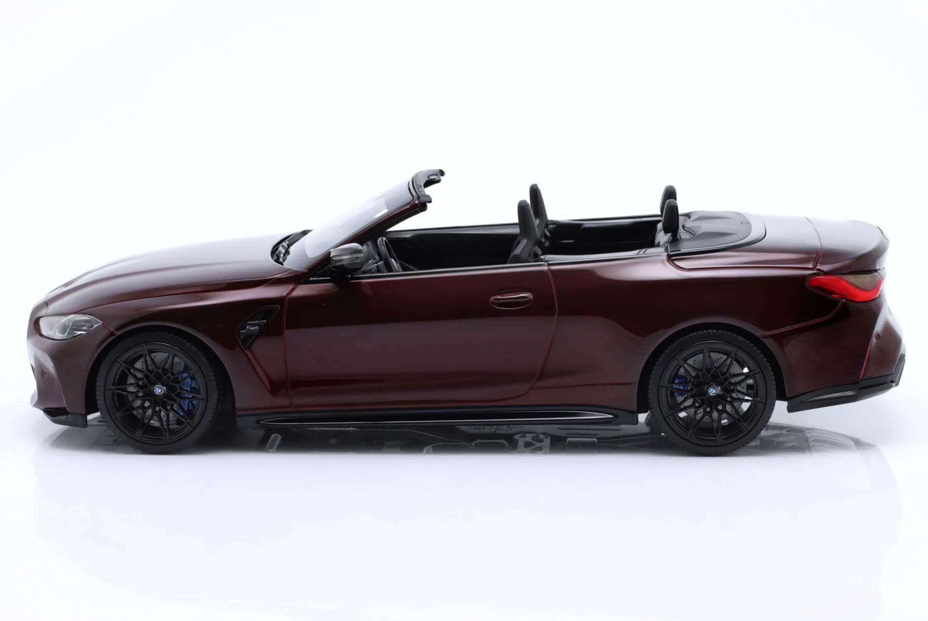 BMW M4 Cabriolet (G83) Baujahr 2021 dunkelrot metallic 1:18 Minichamps