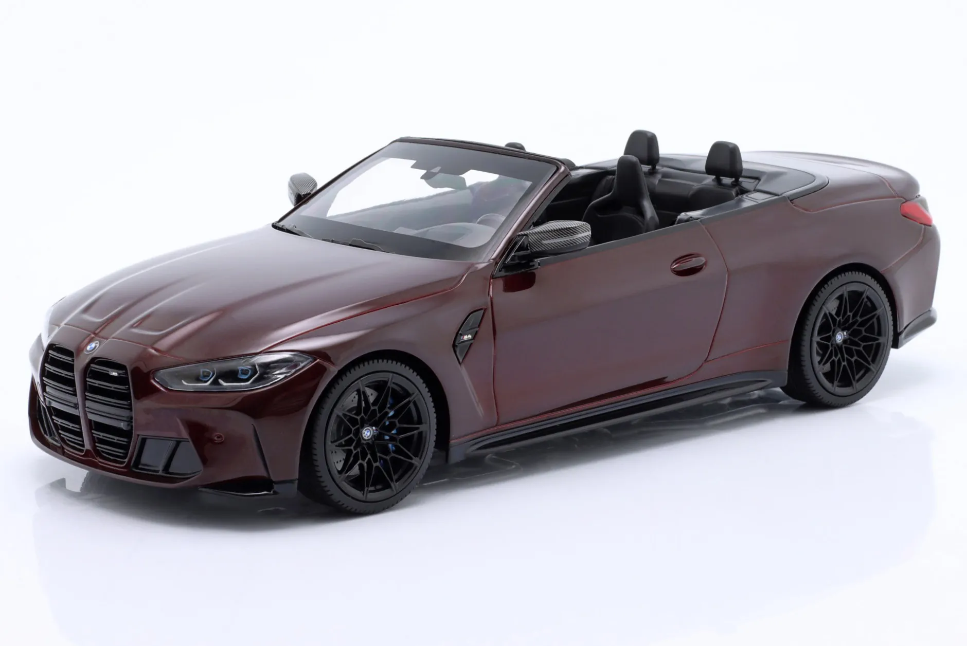 BMW M4 Cabriolet (G83) Baujahr 2021 dunkelrot metallic 1:18 Minichamps