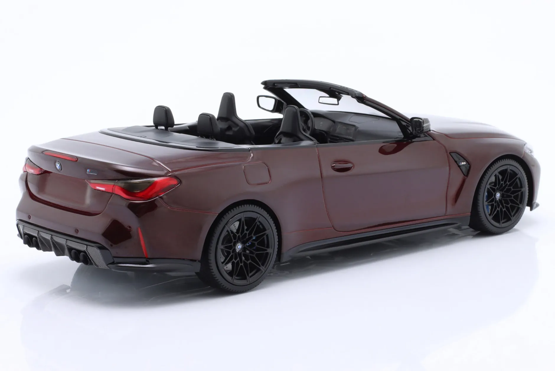 BMW M4 Cabriolet (G83) Baujahr 2021 dunkelrot metallic 1:18 Minichamps