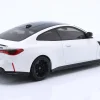 BMW M4 Coupe (G82) Baujahr 2020 weiß / schwarz 1:18 Minichamps