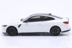 BMW M4 Coupe (G82) Baujahr 2020 weiß / schwarz 1:18 Minichamps
