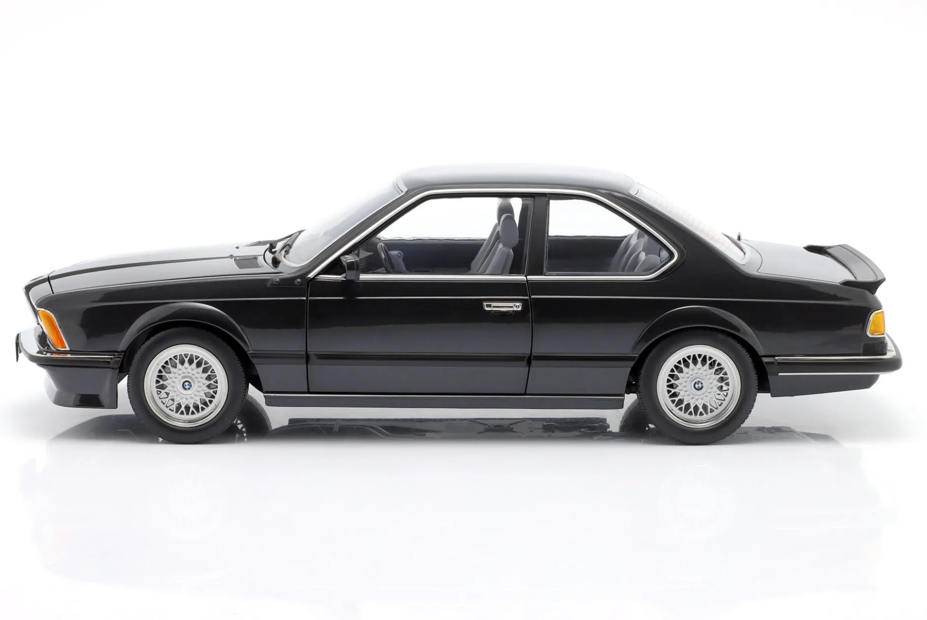 BMW M635 CSI Baujahr 1987 schwarz metallic 1:12 KK-Scale