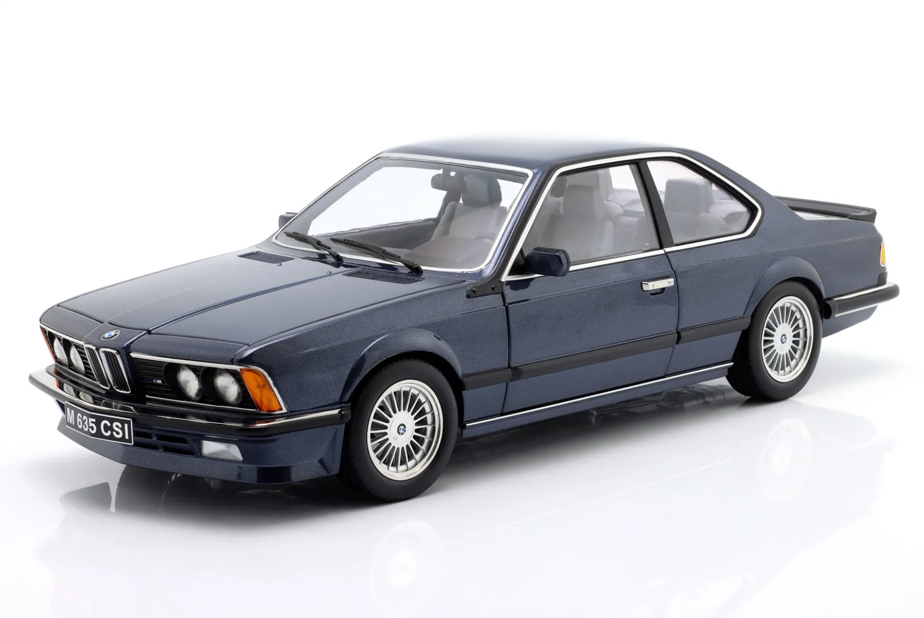 BMW M635 CSI mit Alpina-Felgen Baujahr 1987 dunkelblau metallic 1:12 KK-Scale