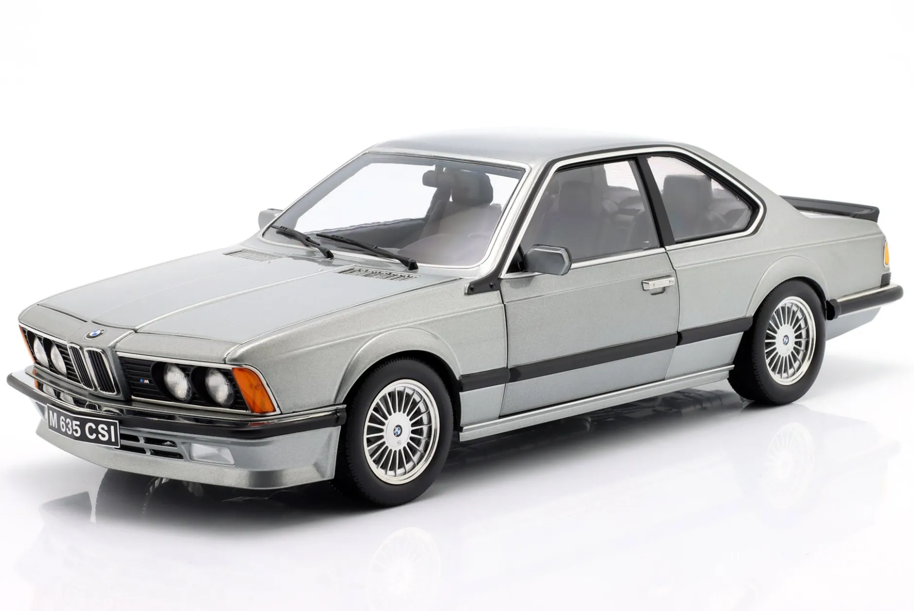 BMW M635 CSI mit Alpina-Felgen Baujahr 1987 grau metallic 1:12 KK-Scale