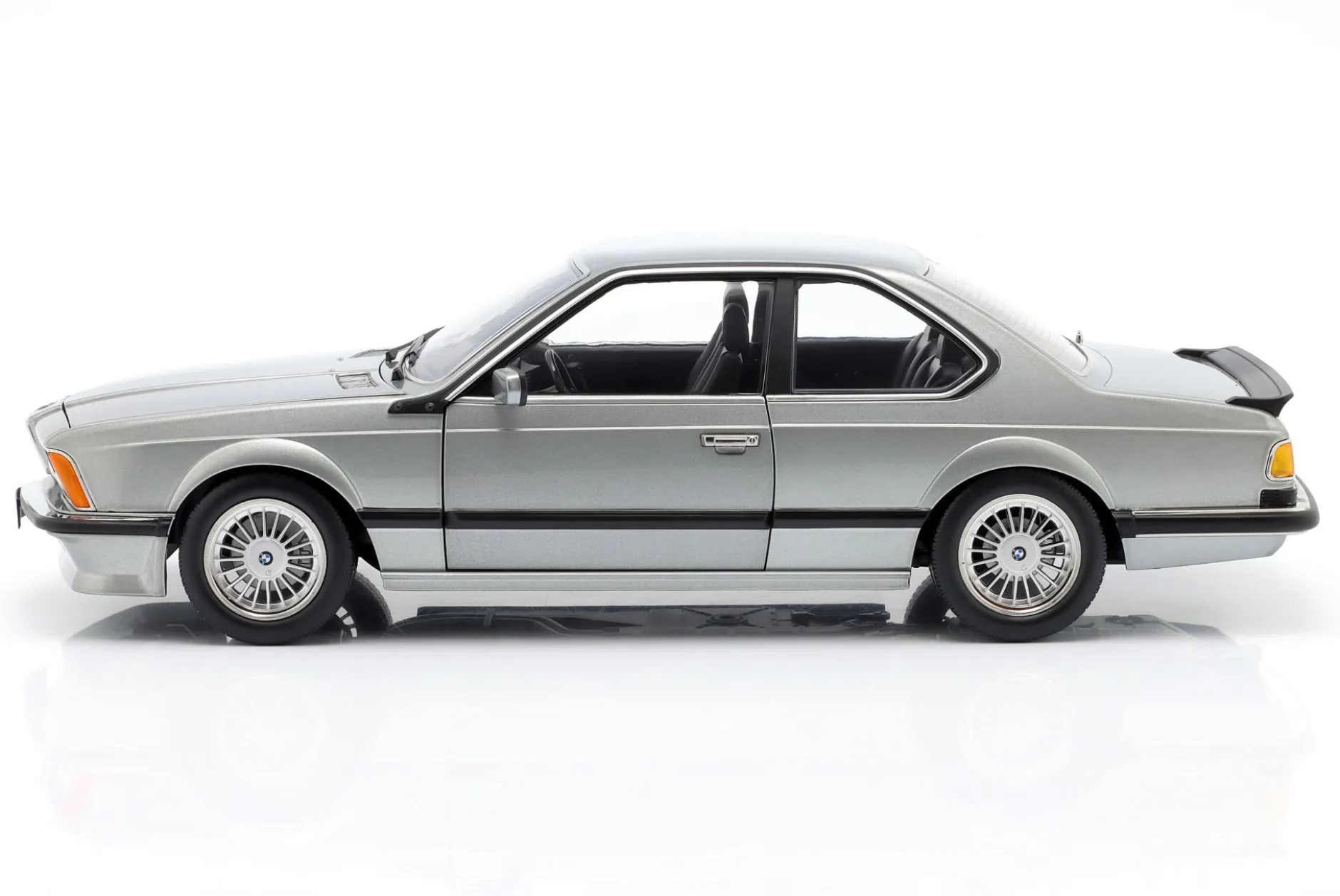 BMW M635 CSI mit Alpina-Felgen Baujahr 1987 grau metallic 1:12 KK-Scale