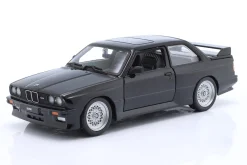 BMW M3 (E30) Baujahr 1988 schwarz 1:24 Bburago