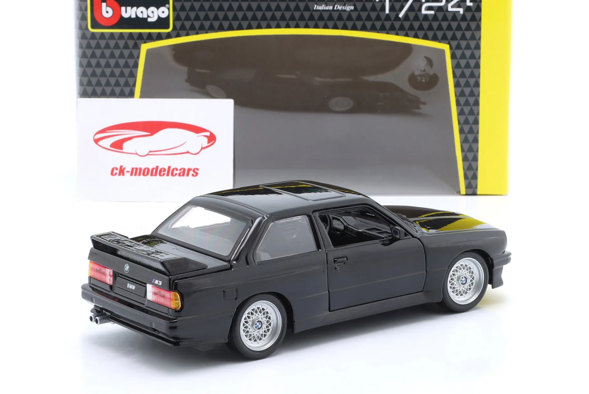 BMW M3 (E30) Baujahr 1988 schwarz 1:24 Bburago