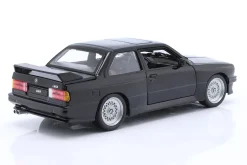 BMW M3 (E30) Baujahr 1988 schwarz 1:24 Bburago