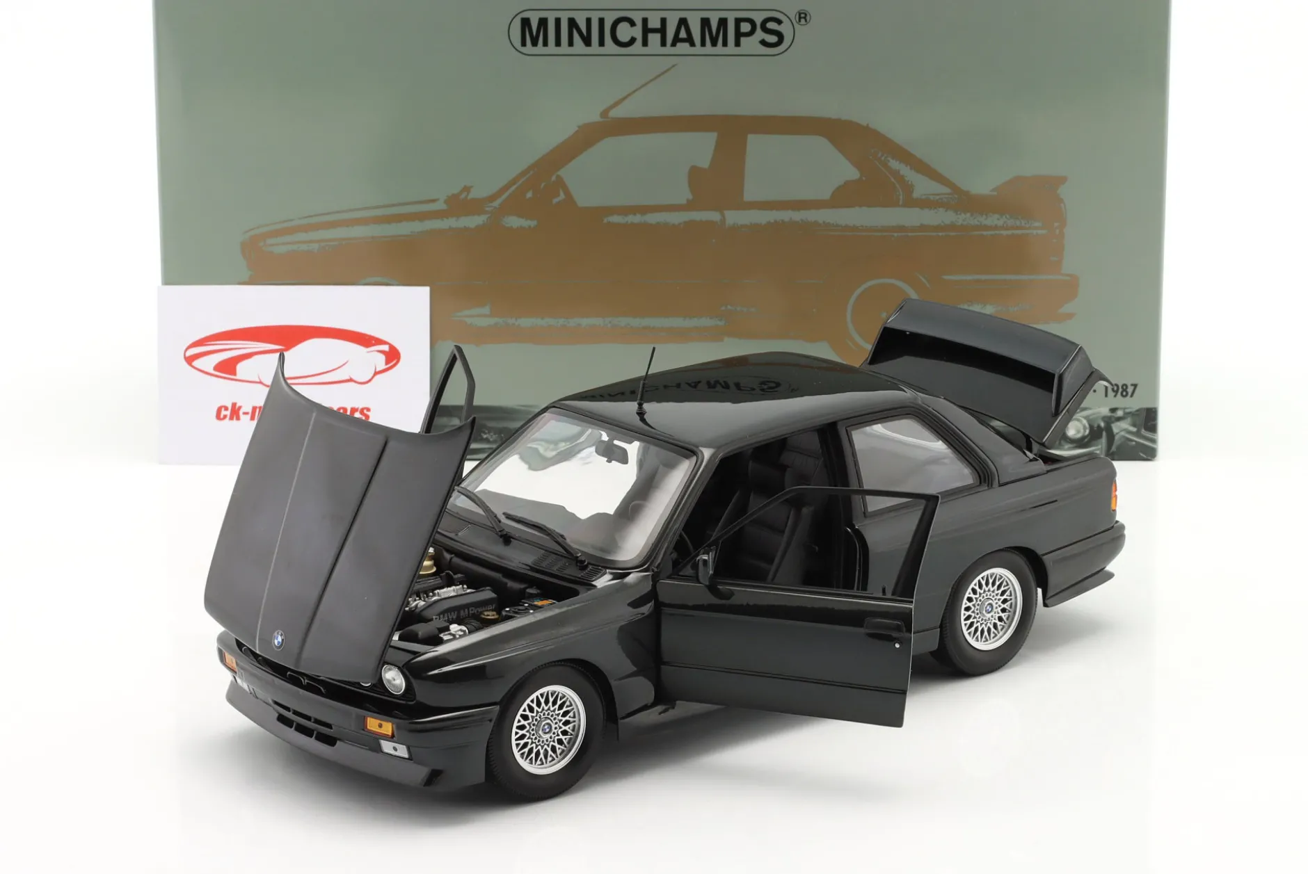 BMW M3 (E30) Baujahr 1987 schwarz metallic 1:18 Minichamps