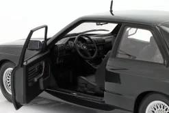 BMW M3 (E30) Baujahr 1987 schwarz metallic 1:18 Minichamps