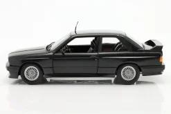 BMW M3 (E30) Baujahr 1987 schwarz metallic 1:18 Minichamps