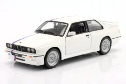 BMW M3 (E30) Baujahr 1988 weiß 1:24 Bburago