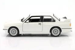 BMW M3 (E30) Baujahr 1988 weiß 1:24 Bburago
