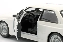 BMW M3 (E30) Baujahr 1988 weiß 1:24 Bburago