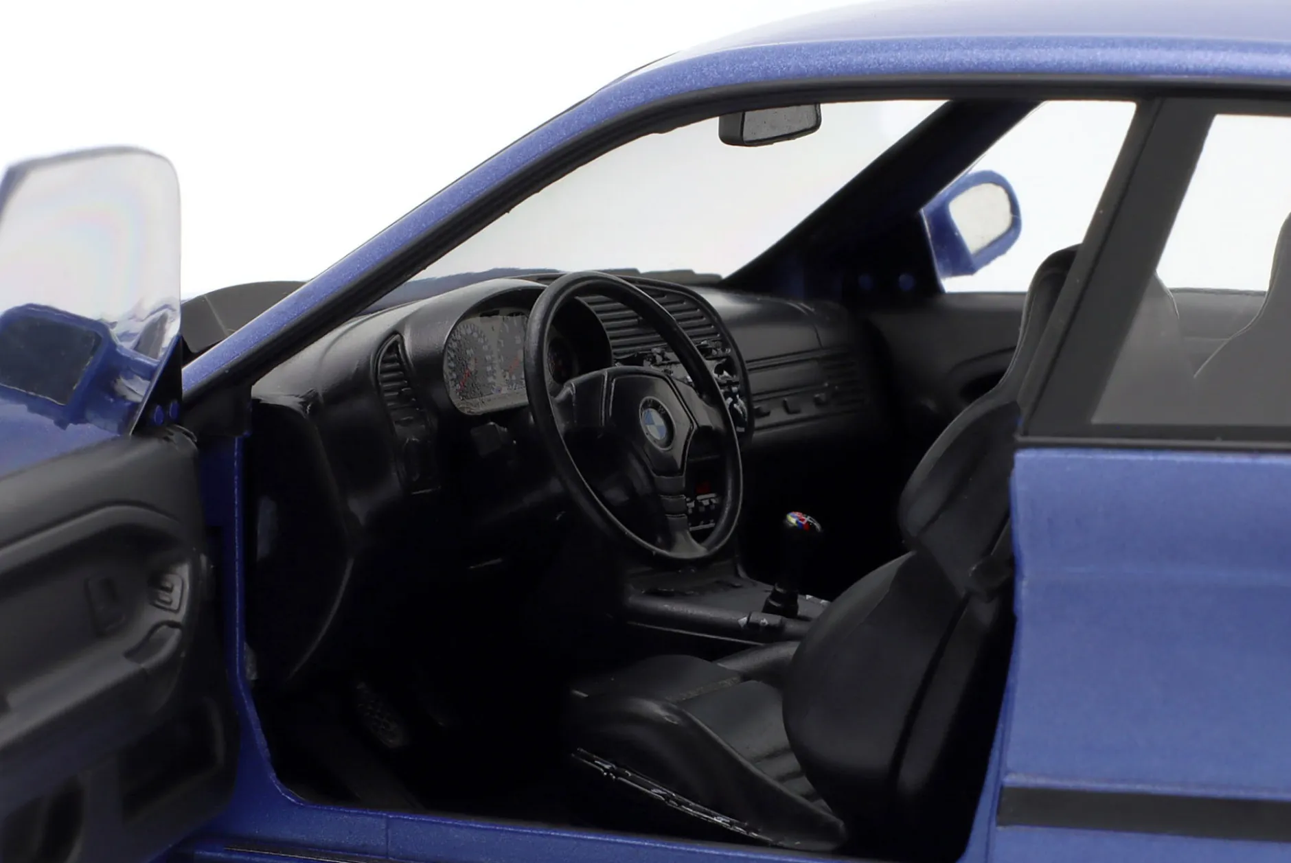 BMW M3 (E36) Coupé Baujahr 1996 Estoril blau 1:18 Solido