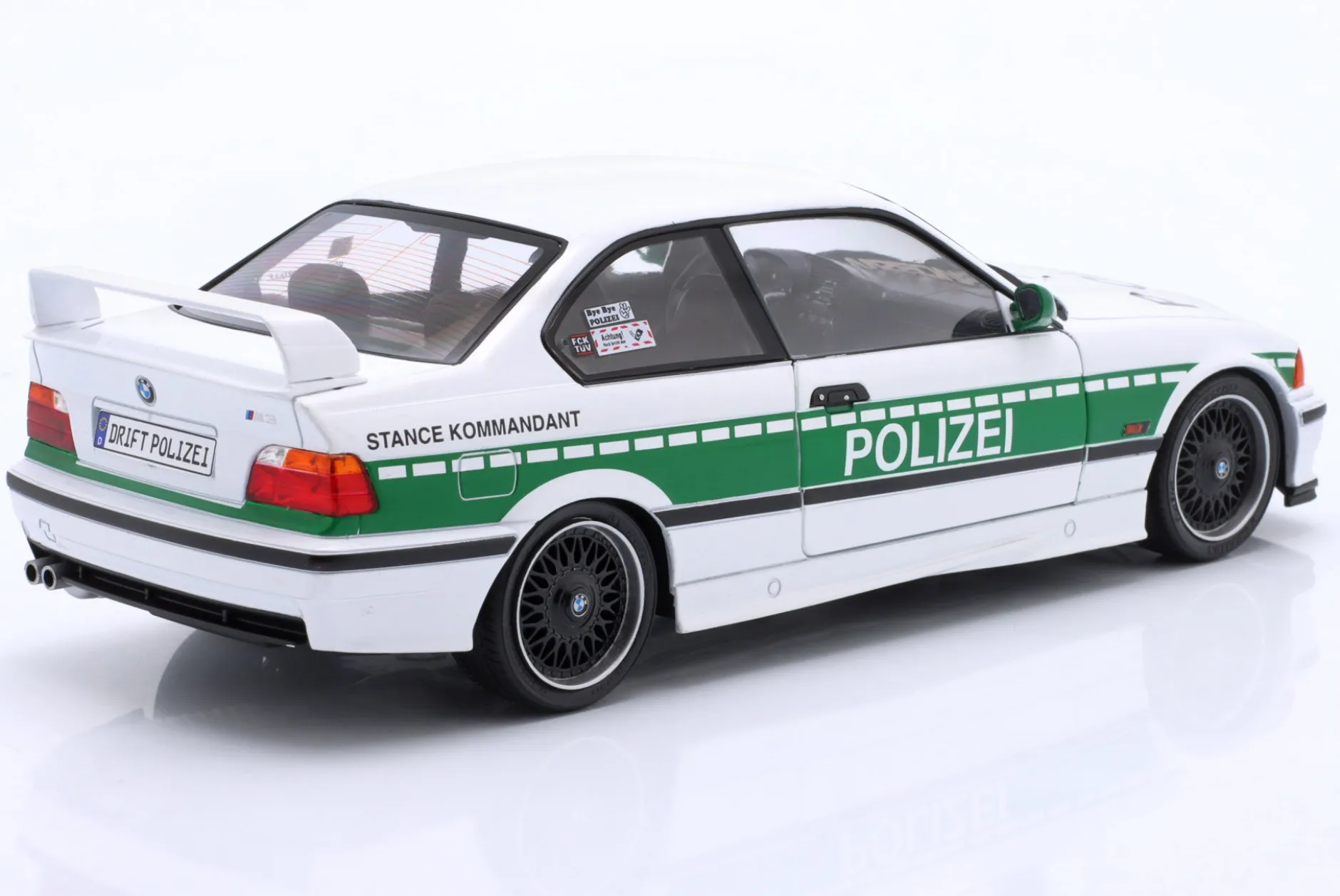 BMW M3 (E36) Coupe Baujahr 1991 Drift Polizei weiß / grün 1:18 Solido