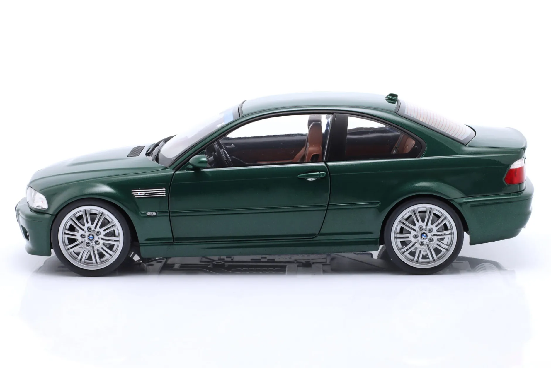 BMW M3 (E46) Coupe Baujahr 2000 Oxford grün 1:18 Solido