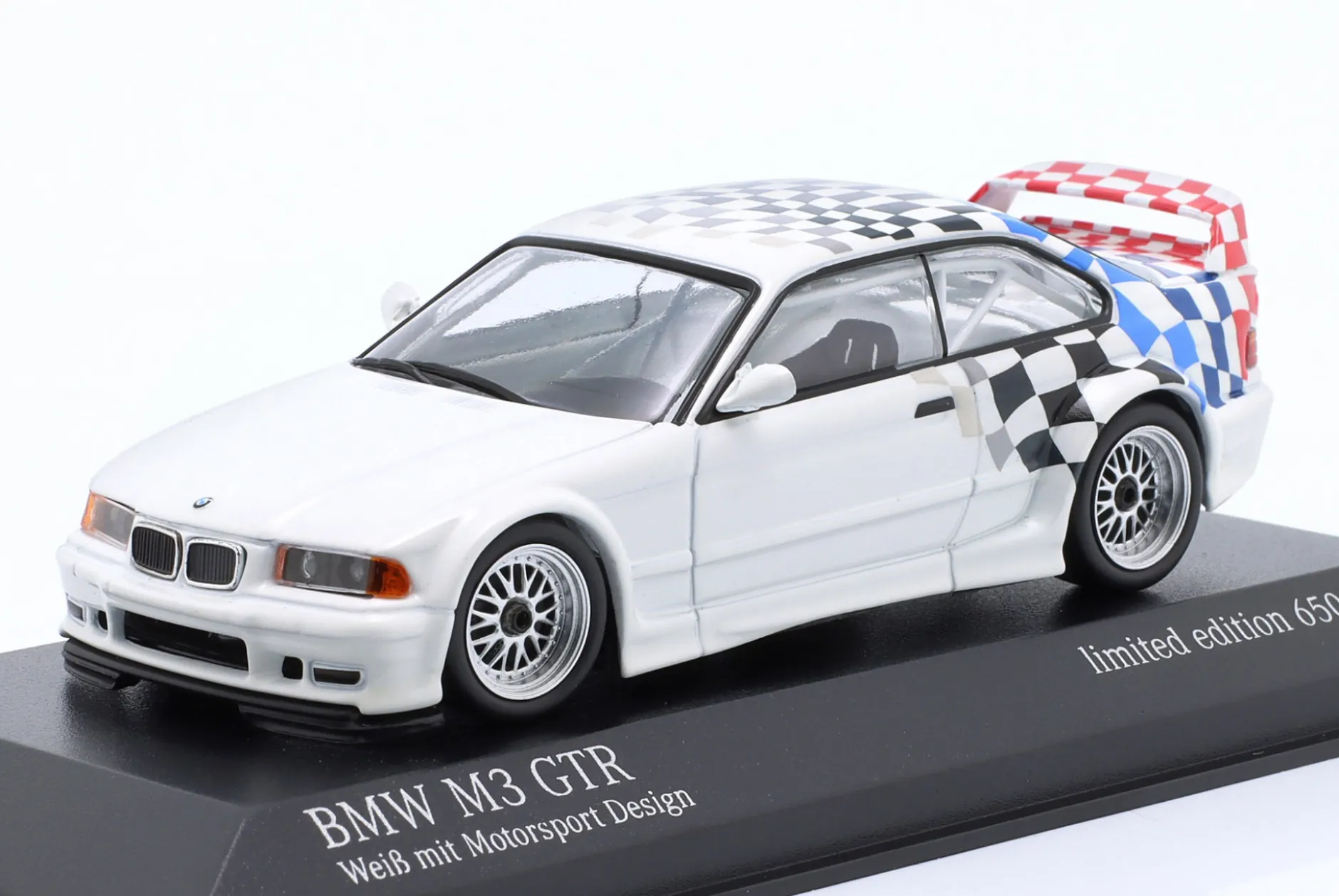 BMW M3 (E36) GTR Baujahr 1993 weiß / Motorsport-Design 1:43 Minichamps