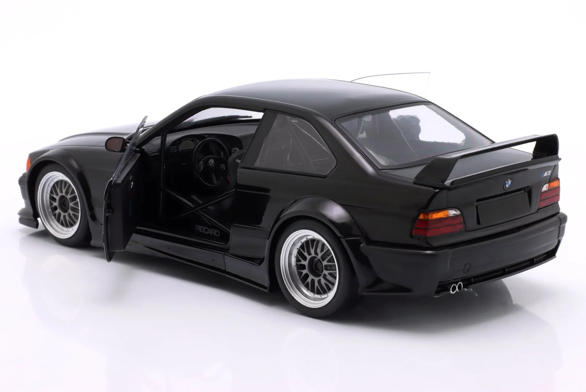 BMW M3 E36 GTR Plain Body Version schwarz 1:18 WERK83