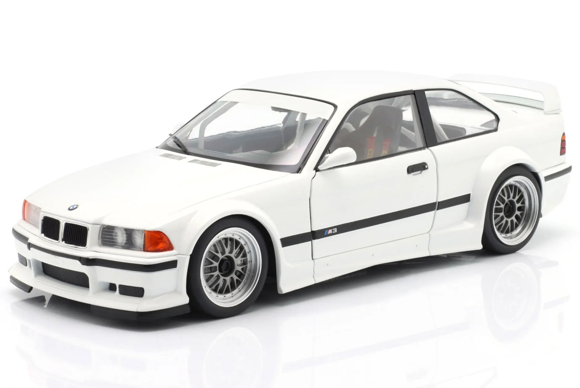 BMW M3 (E36) GTR Plain Body Version weiß 1:18 WERK83