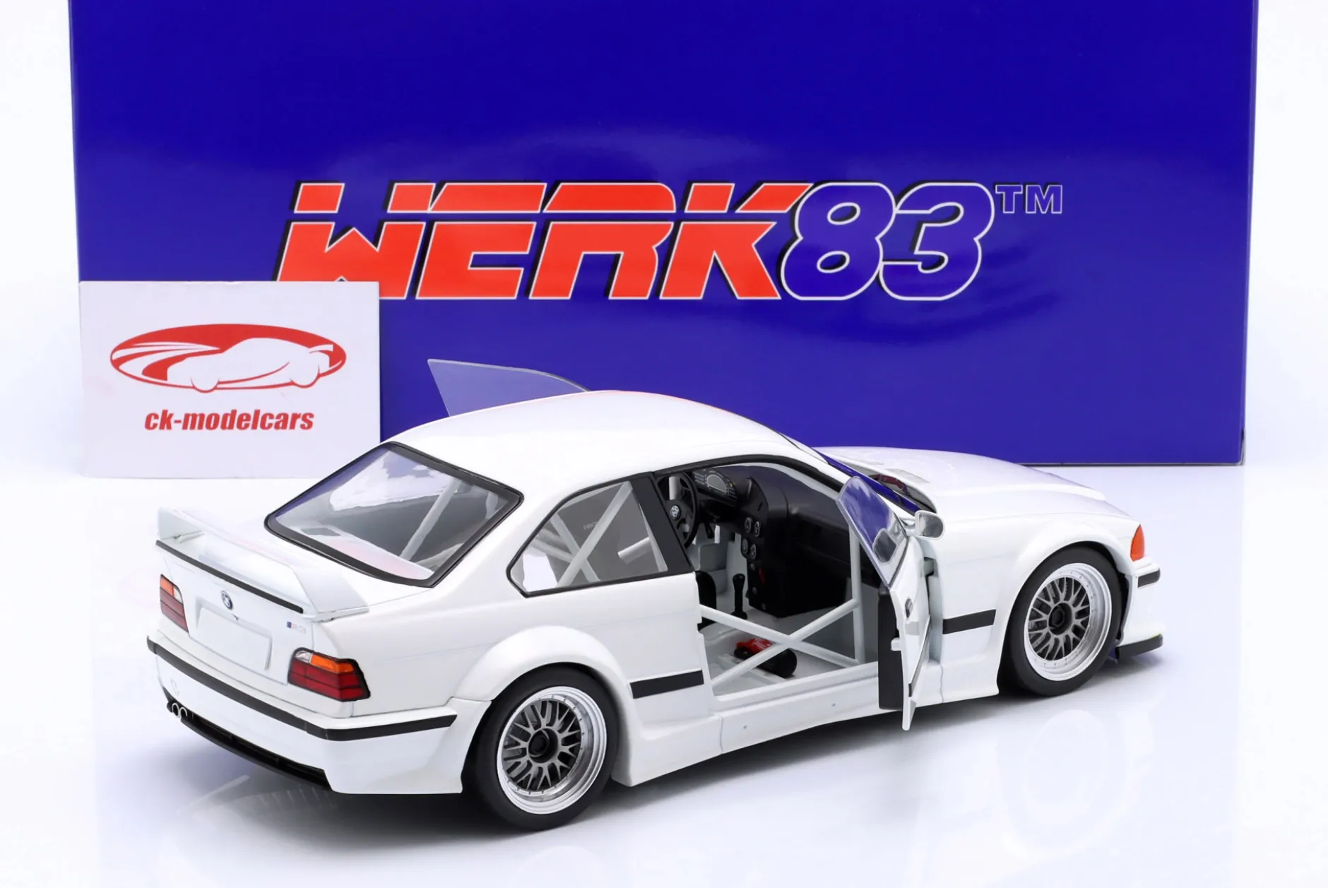 BMW M3 (E36) GTR Plain Body Version weiß 1:18 WERK83