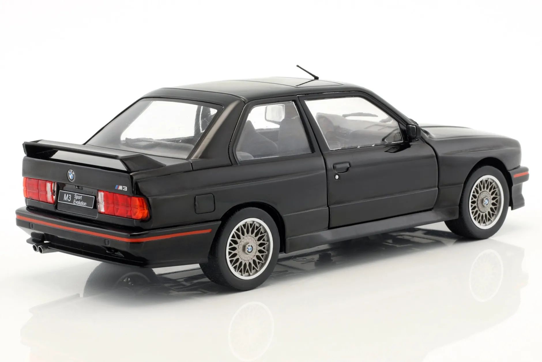 BMW M3 E30 Sport Evolution Baujahr 1990 schwarz 1:18 Solido