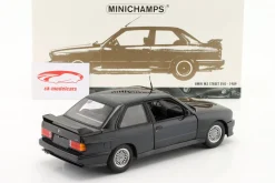 BMW M3 (E30) Street Evo Baujahr 1989 dunkelblau metallic 1:18 Minichamps