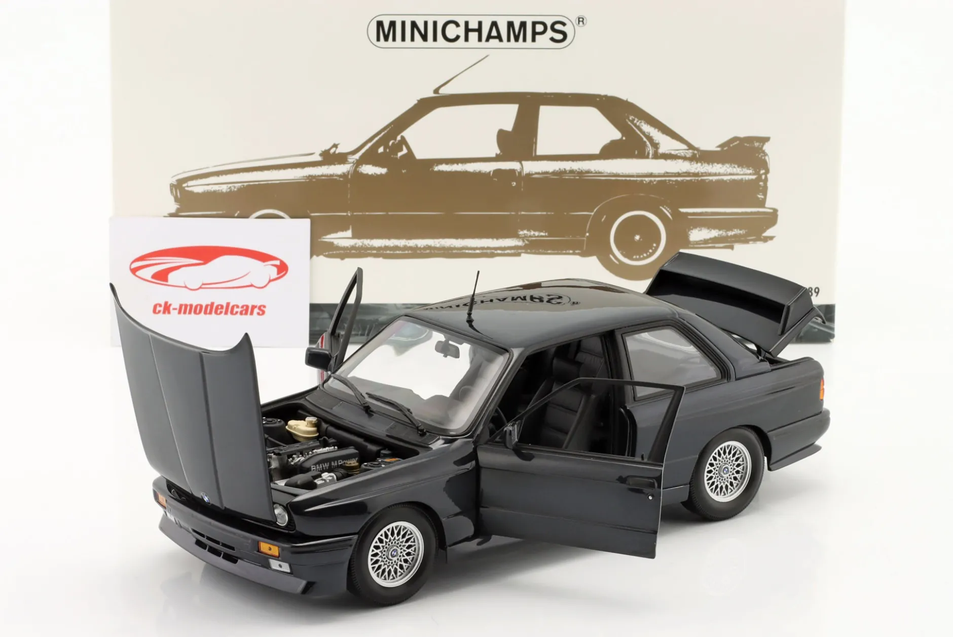 BMW M3 (E30) Street Evo Baujahr 1989 dunkelblau metallic 1:18 Minichamps