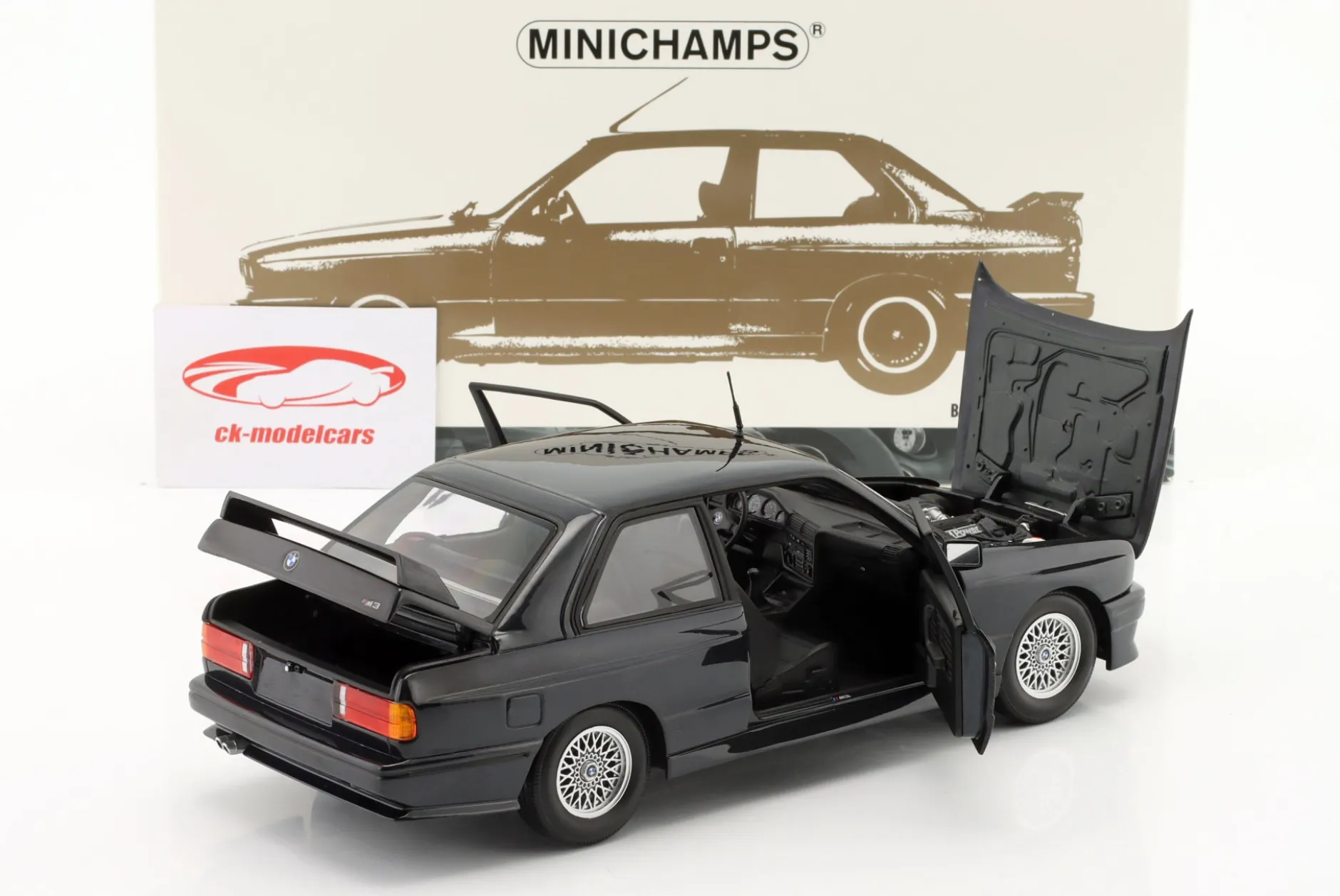 BMW M3 (E30) Street Evo Baujahr 1989 dunkelblau metallic 1:18 Minichamps