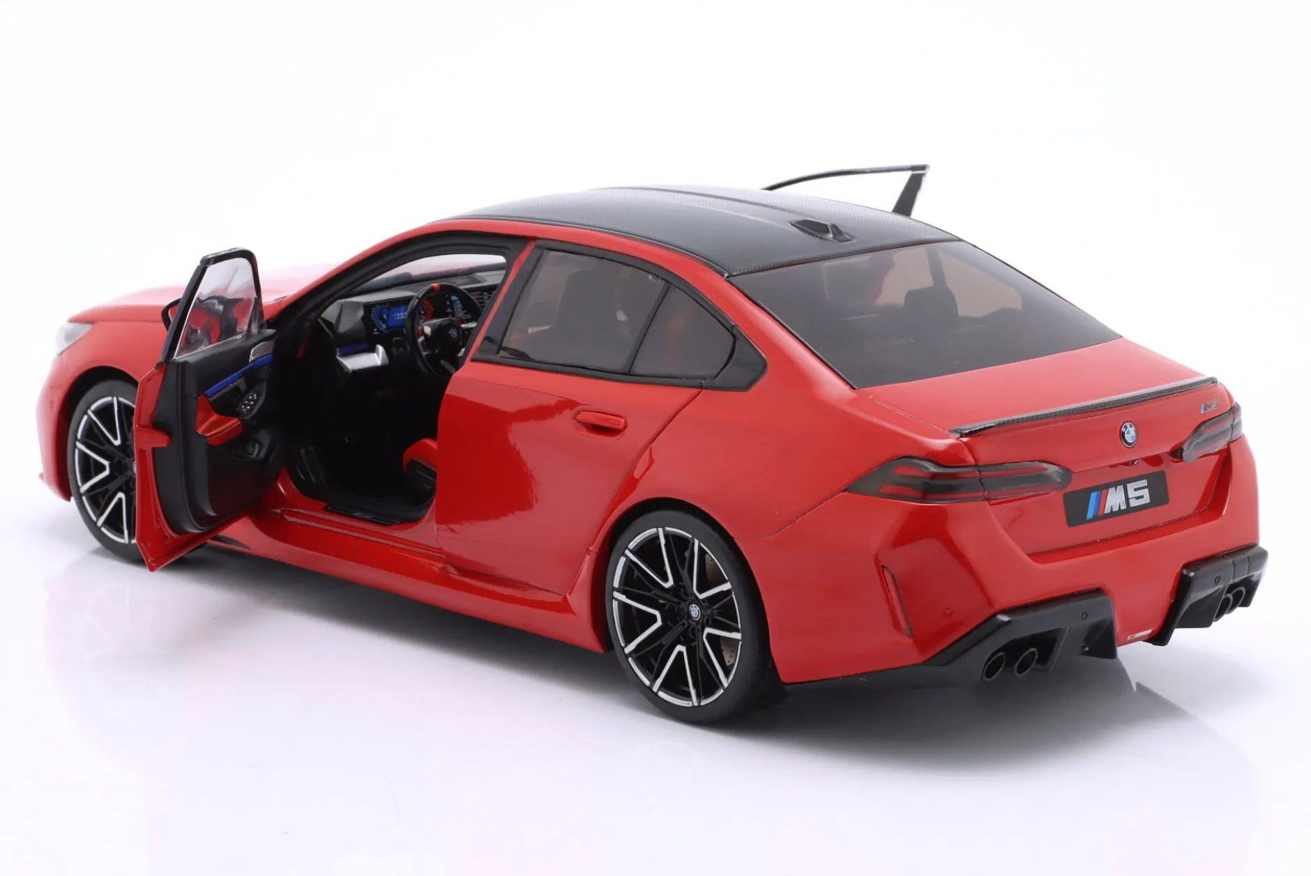 BMW M5 (G90) Baujahr 2025 feuerrot 1:18 Solido