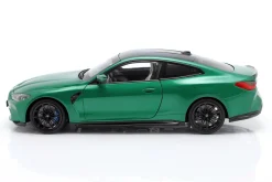 BMW M4 (G82) Baujahr 2024 grün metallic 1:18 Minichamps