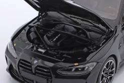 BMW M4 (G82) Baujahr 2024 schwarz metallic 1:18 Minichamps