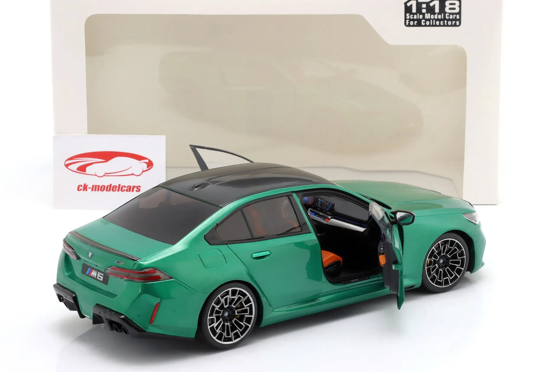 BMW M5 (G90) M Baujahr 2025 Isle of Man grün metallic 1:18 Solido